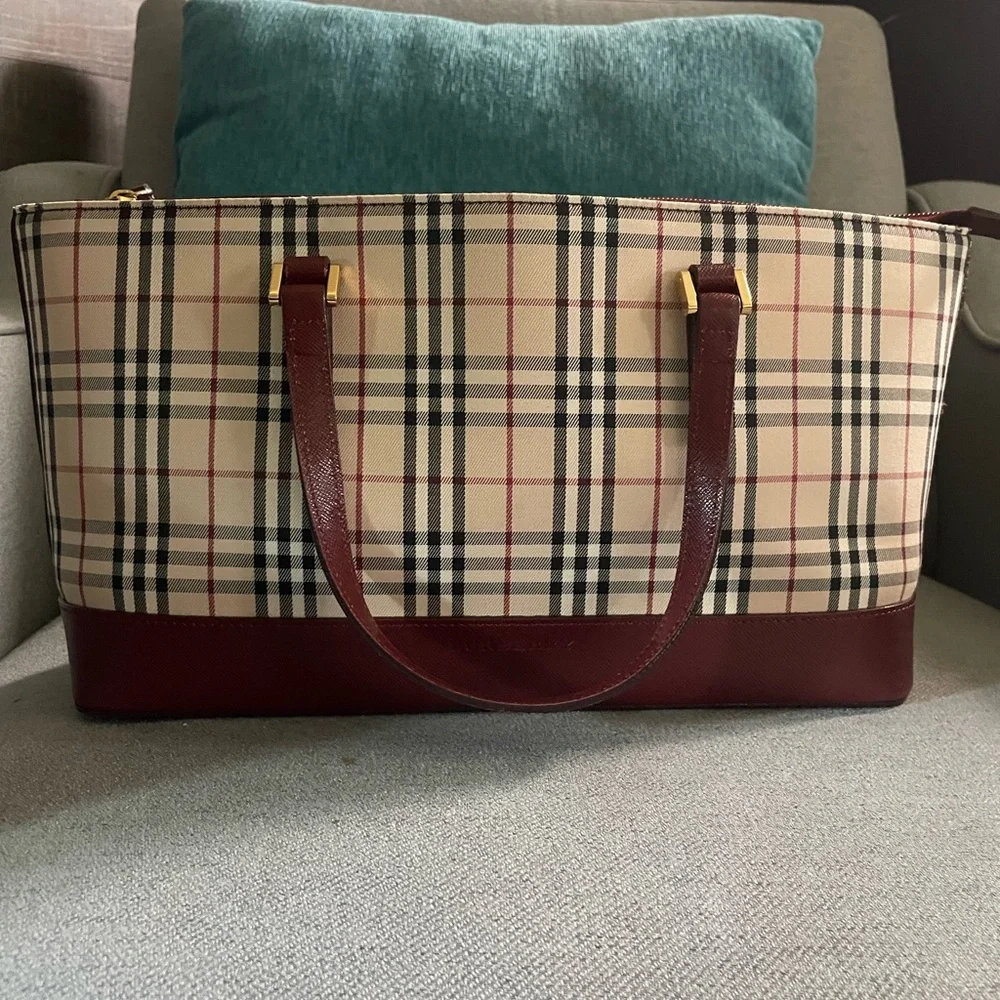 Burberry bag - Picture 1 of 13